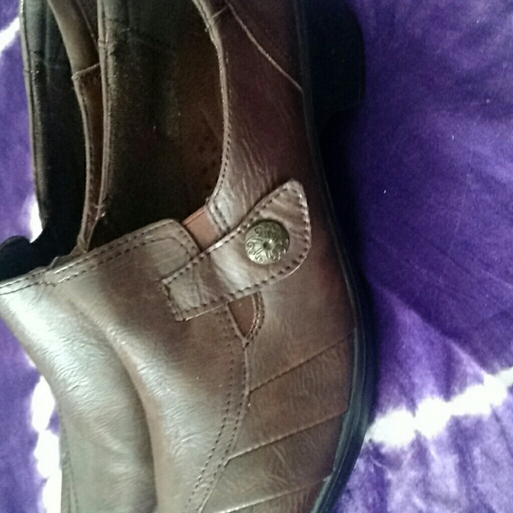 Shoes - Picture 3 of 3